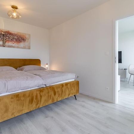 Cozy Apartment Near City Centrum And Bratislava Airport Exterior photo