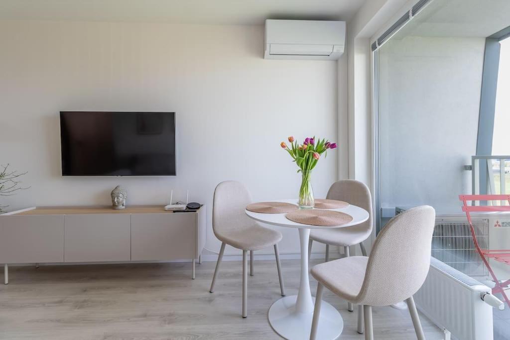 Cozy Apartment Near City Centrum And Bratislava Airport Exterior photo