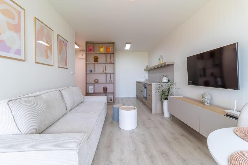 Cozy Apartment Near City Centrum And Bratislava Airport Exterior photo