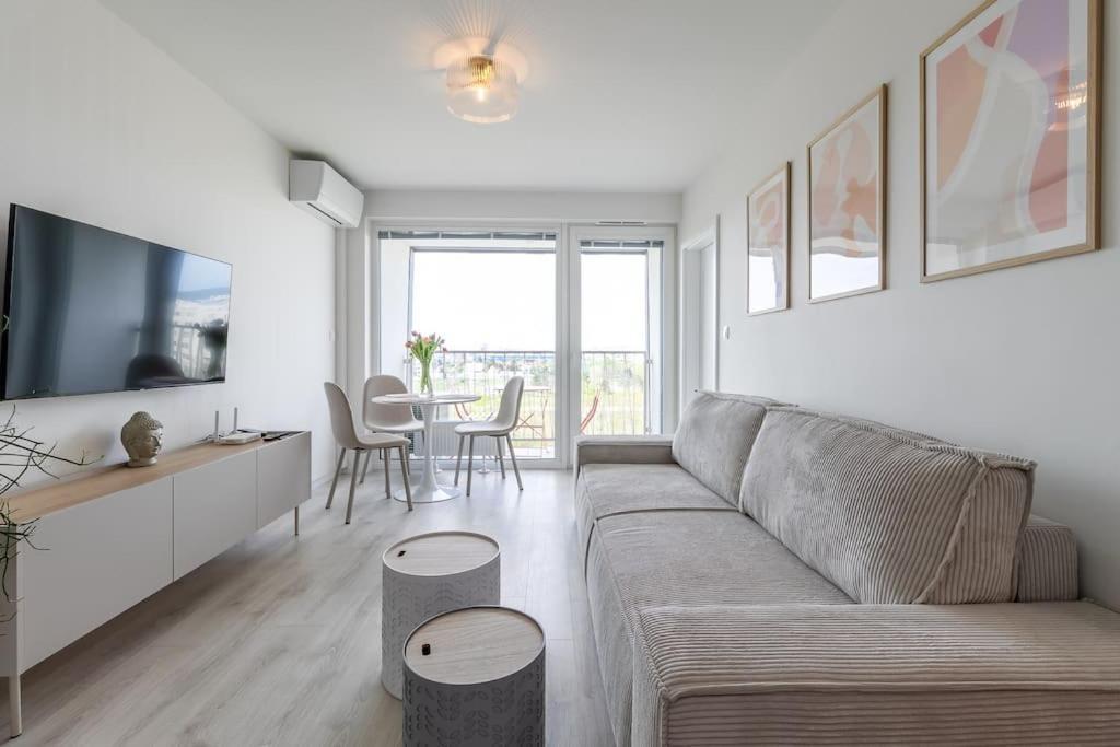 Cozy Apartment Near City Centrum And Bratislava Airport Exterior photo
